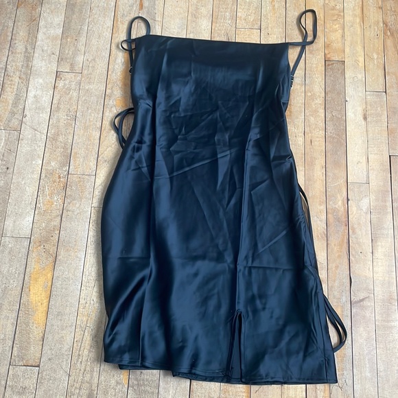 Black dress - Picture 1 of 2